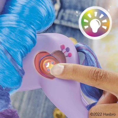 Hasbro MLP My Little Pony Izzy vidí jisku poník na baterie Světlo Zvuk