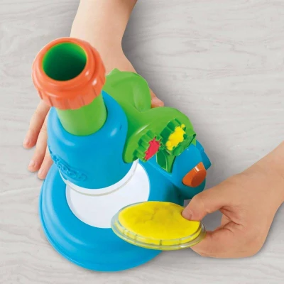 Hasbro PLAY-DOH Mikroskop set modelína s nástroji na baterie Světlo