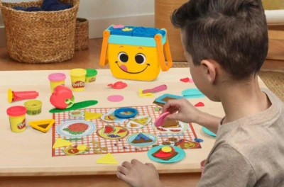 Hasbro PLAY-DOH Modelína kreativní set s nástroji v piknikovém koši