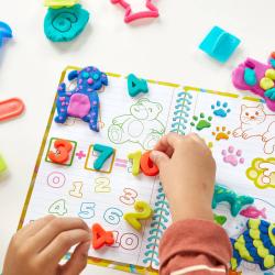 Hasbro PLAY-DOH Školní aktivity kreativní set modelína s nástroji