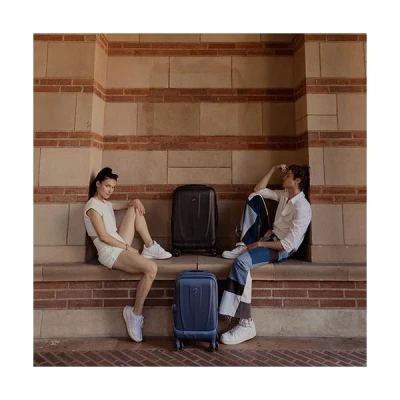 Heys Vantage Smart Luggage M černý cestovní kufr