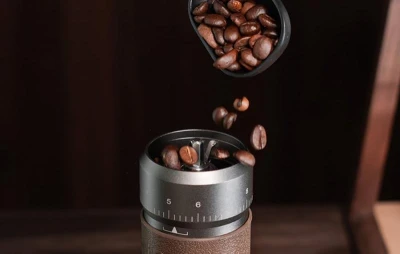 Hibrew Ruční mlýnek na kávu G4B s nastavitelným mletím.