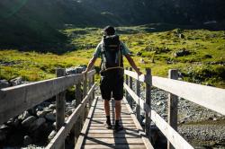 Husky Capture 40l magenta turistický batoh + sleva 200,- na příslušenství