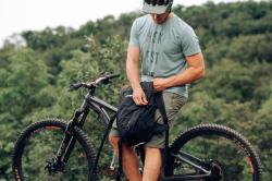 Husky Peten 15l black batoh Turistika/Cyklistika