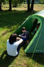 Husky Bizon 4 Plus zelený turistický stan pro 4 osoby (VÝPRODEJ)