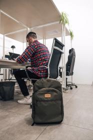 Husky Office Sofer 30l khaki batoh