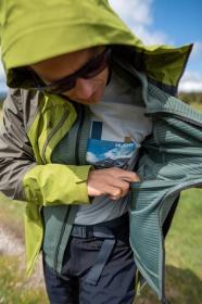 Husky Anara M black pánska mikina s kapucňou