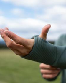 Husky Anara M black pánska mikina s kapucňou