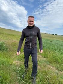 Husky Anara M black pánska mikina s kapucňou