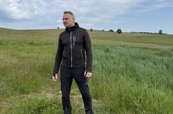 Husky Anara M black pánska mikina s kapucňou