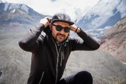 Husky Anara M black pánska mikina s kapucňou