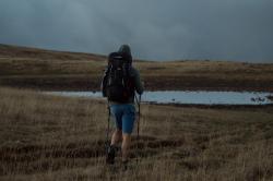 Husky Anara M black pánska mikina s kapucňou