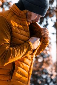 Husky Dresles M mustard pánská péřová vesta