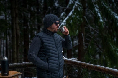 Husky Dresles M mustard pánská péřová vesta