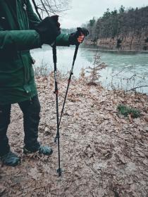 Husky Sones černé trekové holë