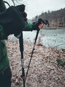 Husky Sones černé trekové holë