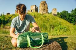 Husky Bizam 2 Plus zelený turistický stan pro 2 osoby + sleva 400,- na příslušenství