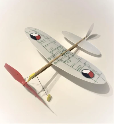 Populární KOMÁR na gumu SPITFIRE
