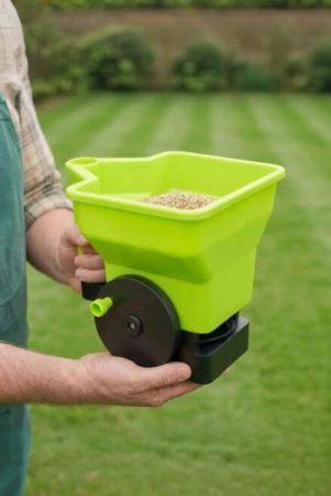 IQ Garden Ruční rozmetadlo 3,5 l