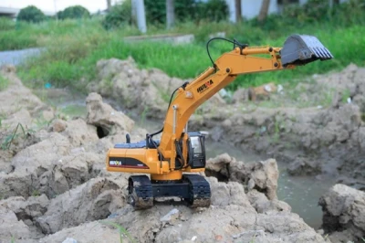 IQ models Celokovový profi žlutý 2,4GHz 1:14 23 kanálů pásový bagr