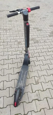 IQ models Bongo Serie A Advance Connected elektrická koloběžka