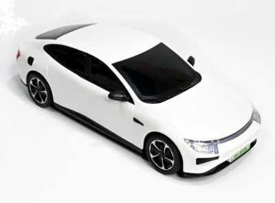 IQ models bílý elektromobil na dálkové ovládání