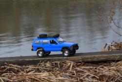 IQ models JEEP CHEROKEE 1/12 4x4 modrý