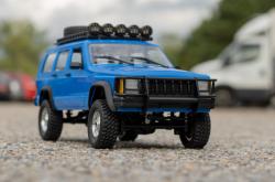 IQ models JEEP CHEROKEE 1/12 4x4 modrý