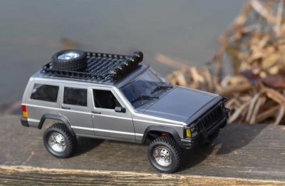 JEEP CHEROKEE 1/12 4x4 šedý JEEP CHEROKEE 1/12 4x4 šedý