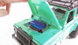 IQ models LAND ROVER Defender D90 1:12 zelená
