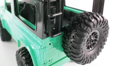 IQ models LAND ROVER Defender D90 1:12 zelená