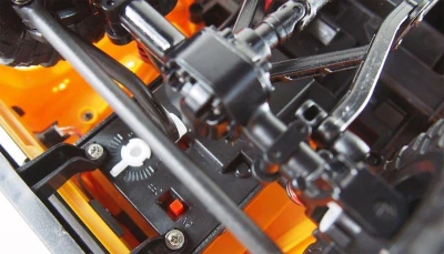 IQ models Land Rover Defender D90 žlutá 1:12 RC crawler