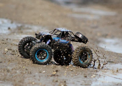 IQ models MZ-CLIMB - supersilný crawler 1/14 - modrý