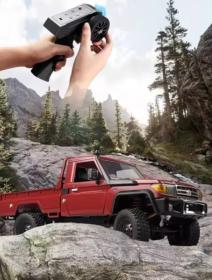 IQ models RC Land Cruiser TOYOTA červená + náhradní akumulátor