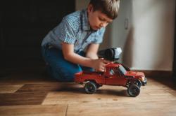 IQ models RC Land Cruiser TOYOTA červená + náhradní akumulátor