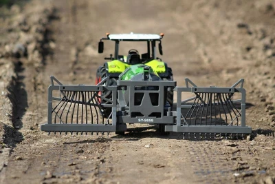 IQ models Arion CLAAS 660 1/16 RC traktor s funkčním postřikovačem