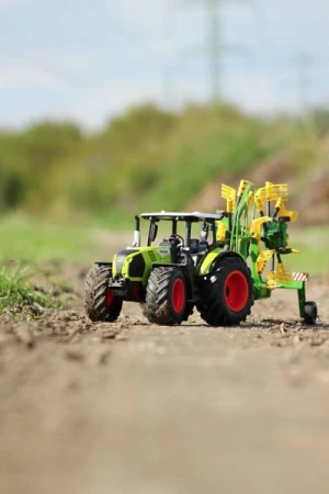 IQ models Set RC traktoru Arion Claas 1/16 s obracečkou sena