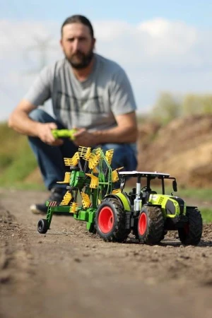 IQ models Set RC traktoru Arion Claas 1/16 s obracečkou sena