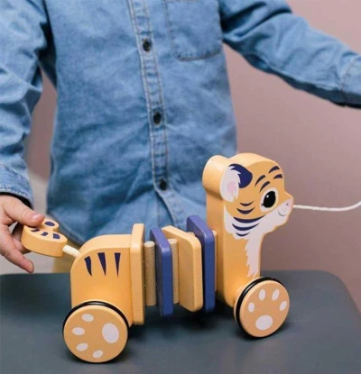 JOUECO DREVO Tygr ťahací baby ťahadlo na šnúrke (drevená hračka)