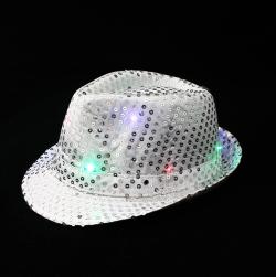 KARNEVAL Klobouk disco stříbrný s flitry na baterie barevné LED Světlo