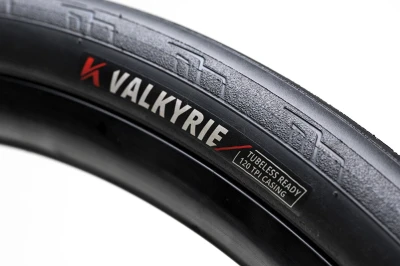 Kenda K-Series Valkyrie Road černý 700x30C 120 TPI kevlar silniční plášť