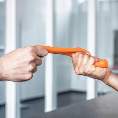 Klobása antistresová strečová mačkacia 18cm detská žartovinka