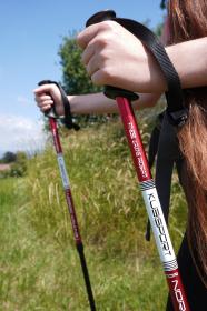 Kubisport Trekingové hole - 1 pár s příslušenstvím červené