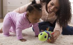 Lamaze Housenka baby spojovací textilní na suchý zip pro miminko