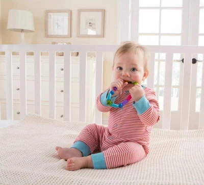 Lamaze Kúsacie baby korálky farebné hryzadlo pre bábätko
