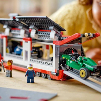 Lego CITY Auto Kamión F1 s vozidlami F1 RB20 a AMR24 60445 (stavebnica)