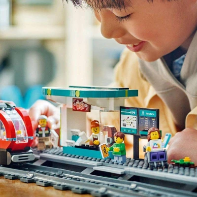 Lego CITY Električka a zastávka v centre mesta 60423 (stavebnica)