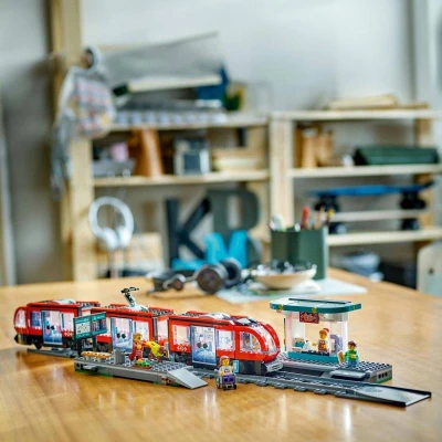 Lego CITY Električka a zastávka v centre mesta 60423 (stavebnica)