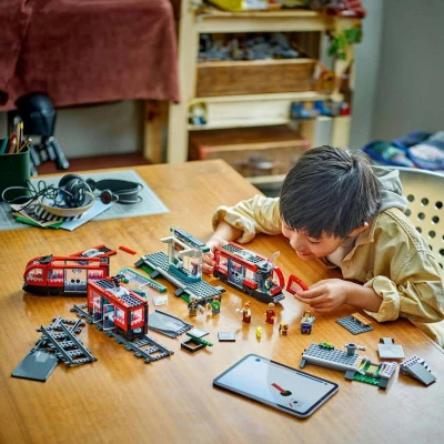 Lego CITY Električka a zastávka v centre mesta 60423 (stavebnica)