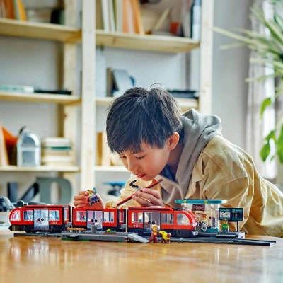 Lego CITY Električka a zastávka v centre mesta 60423 (stavebnica)